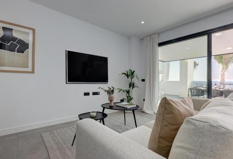 Brand New, Elegant Three Bed Apartment