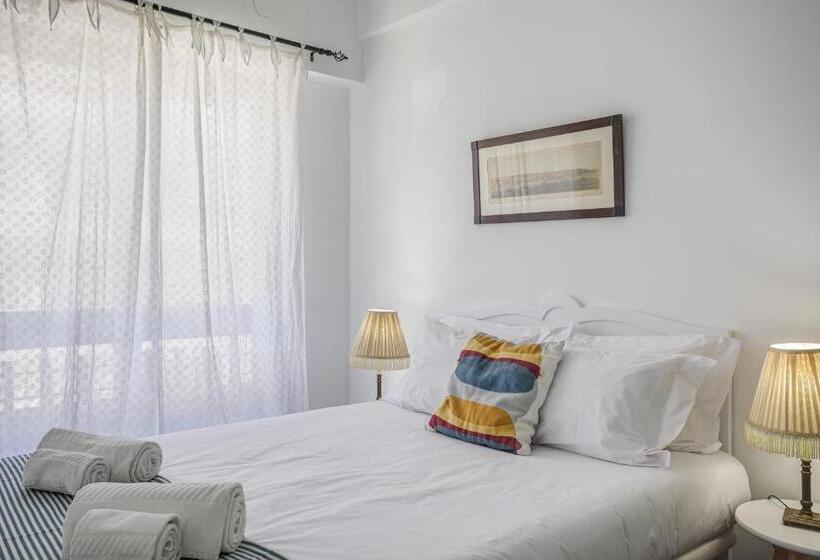 Charming Tm Flat By The Ocean With A View