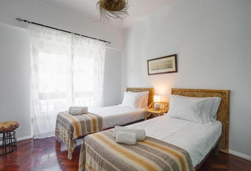 Charming Tm Flat By The Ocean With A View