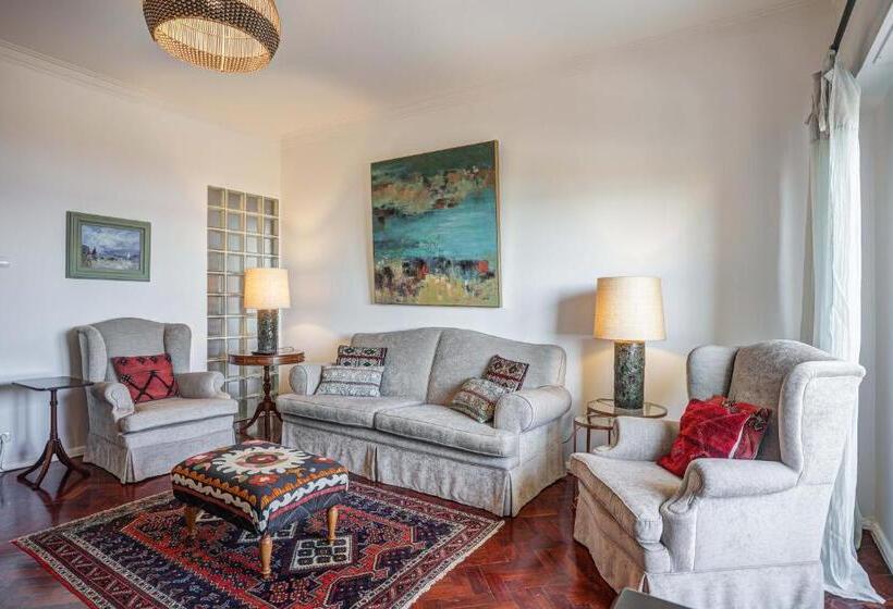 Charming Tm Flat By The Ocean With A View