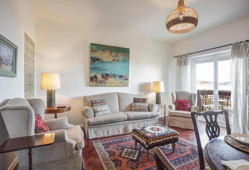 Charming Tm Flat By The Ocean With A View