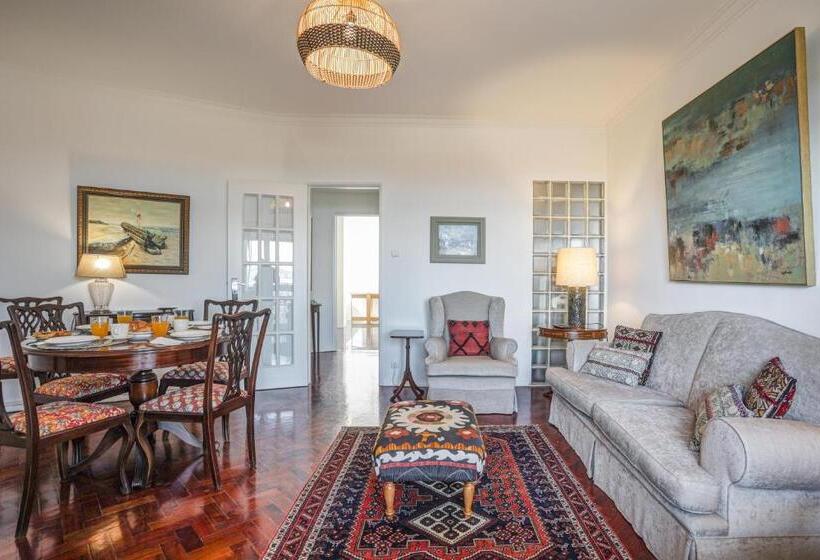 Charming Tm Flat By The Ocean With A View