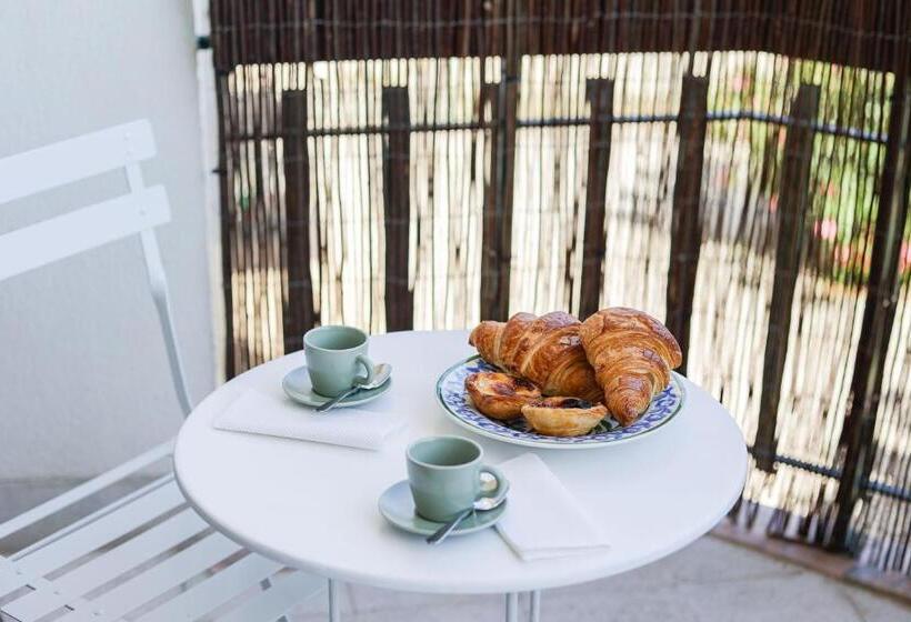 Charming Tm Flat By The Ocean With A View