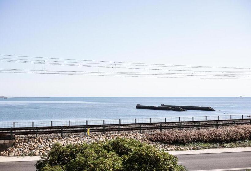 Charming Tm Flat By The Ocean With A View