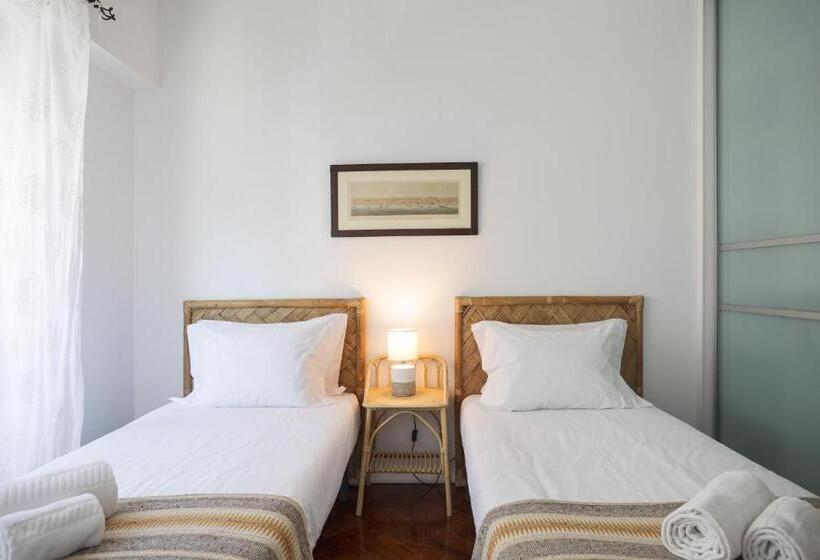 Charming Tm Flat By The Ocean With A View