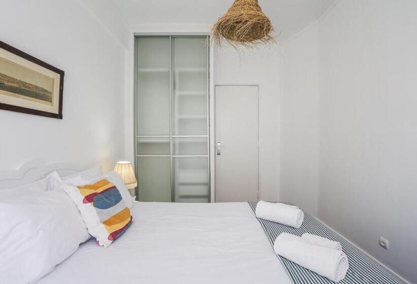 Charming Tm Flat By The Ocean With A View