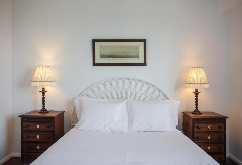 Charming Tm Flat By The Ocean With A View