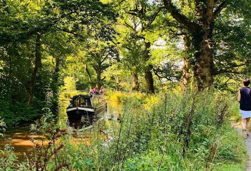 Cosy Holiday Cottage In Crickhowell