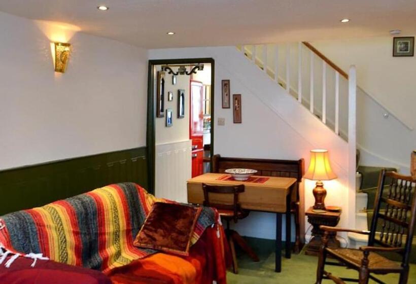 Cosy Holiday Cottage In Crickhowell