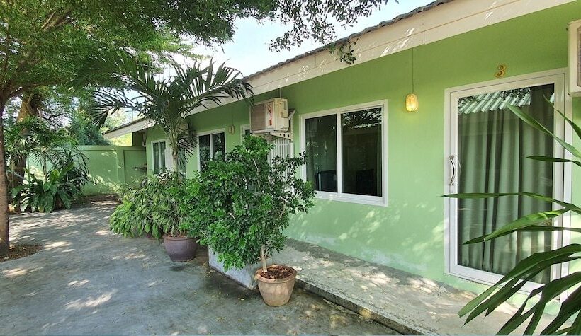 호텔 Chalong Stay Well By Palai Seafood