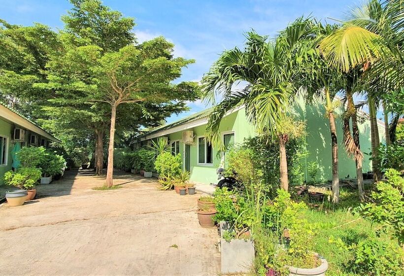 호텔 Chalong Stay Well By Palai Seafood