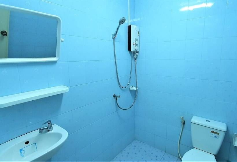 호텔 Chalong Stay Well By Palai Seafood