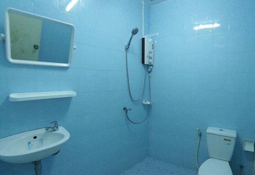 호텔 Chalong Stay Well By Palai Seafood