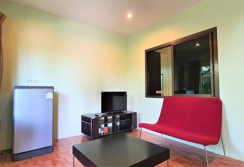 호텔 Chalong Stay Well By Palai Seafood