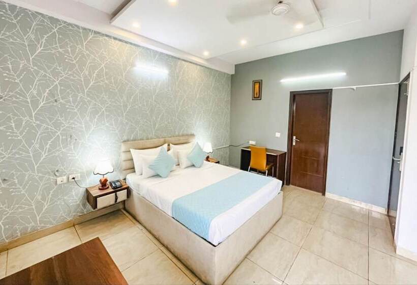 בית מלון כפרי Fabexpress Comfirt Inn