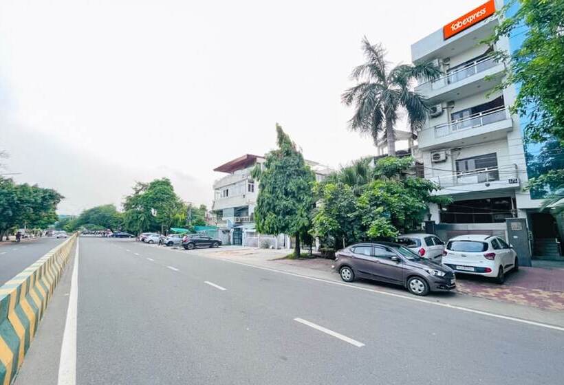 בית מלון כפרי Fabexpress Comfirt Inn