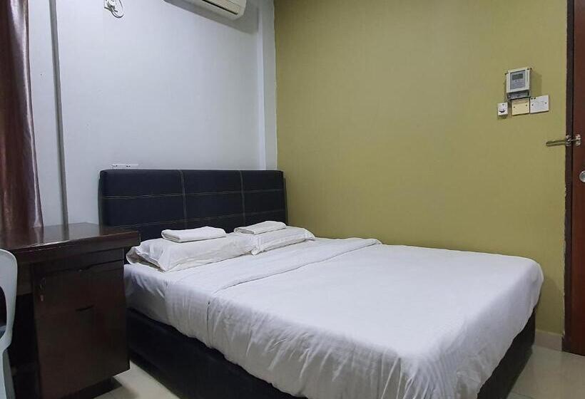 فندق Oyo Home 90435 Sena Home Homestay #819