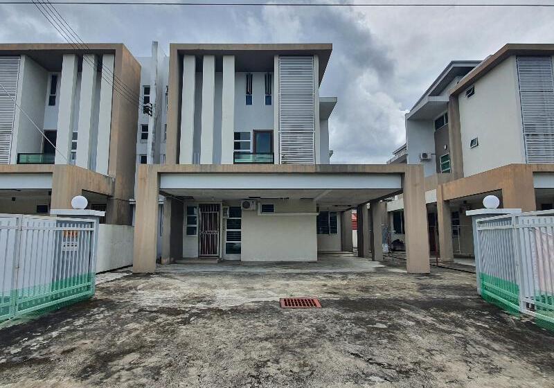 فندق Oyo Home 90435 Sena Home Homestay #819