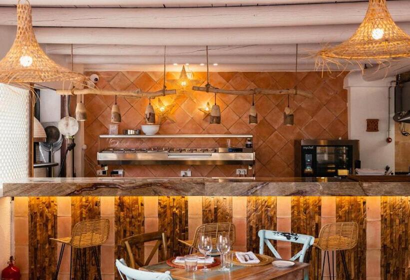 Отель Petunia Ibiza, A Beaumier