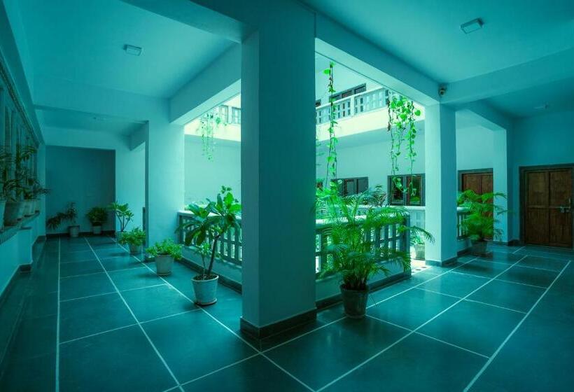 Tripli Hotels Shiv Villas