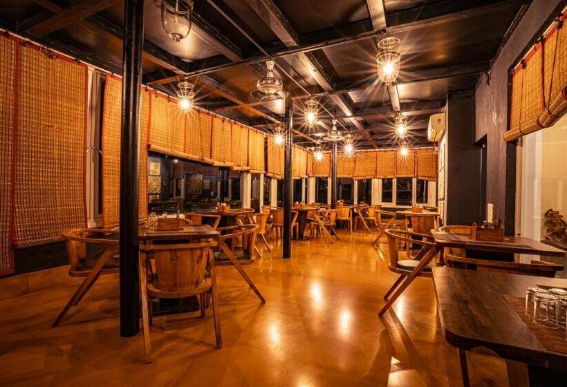 Tripli Hotels Shiv Villas