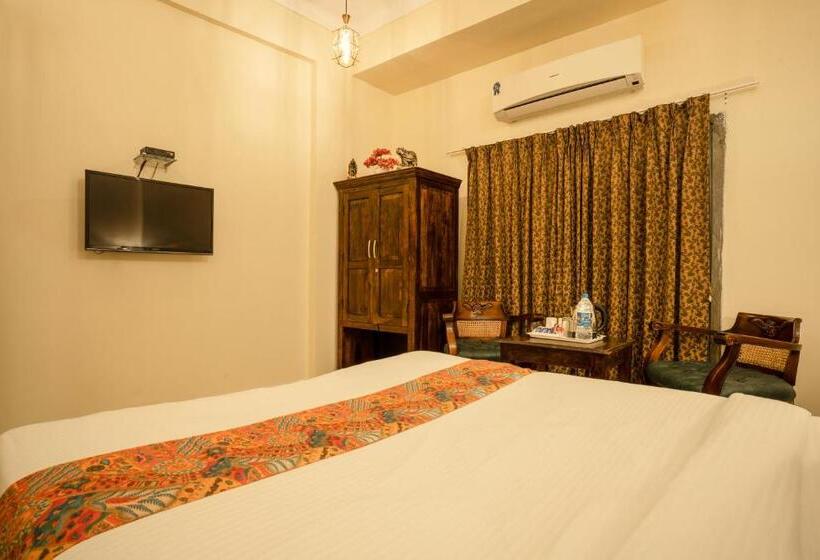 Tripli Hotels Shiv Villas