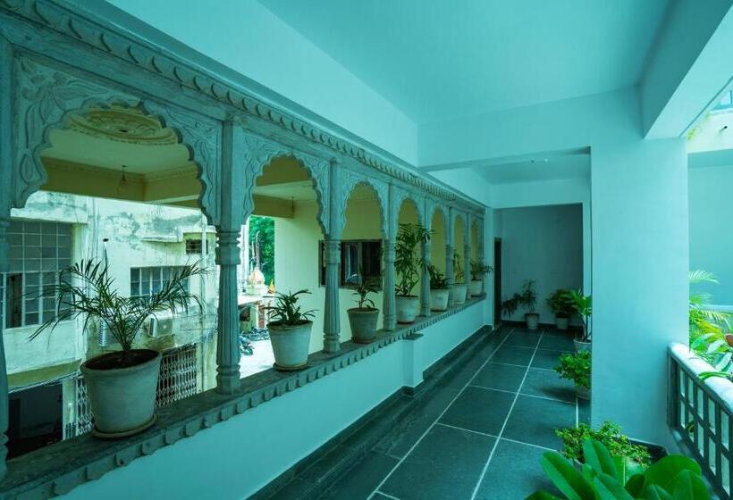 Tripli Hotels Shiv Villas