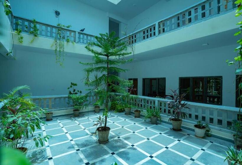 Tripli Hotels Shiv Villas