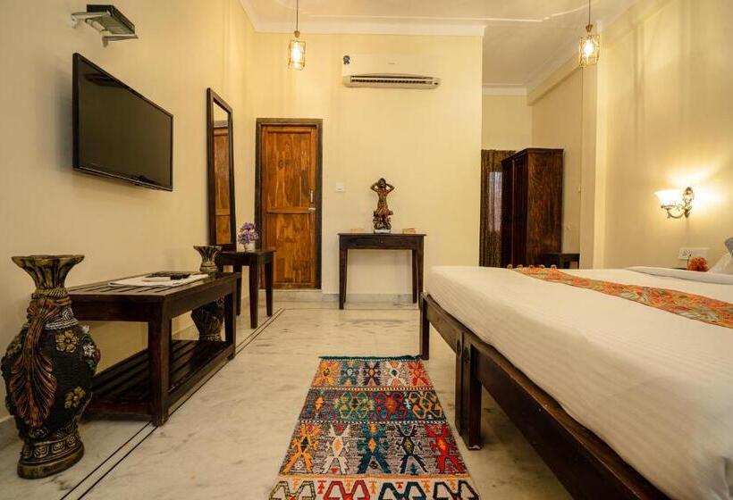 Tripli Hotels Shiv Villas