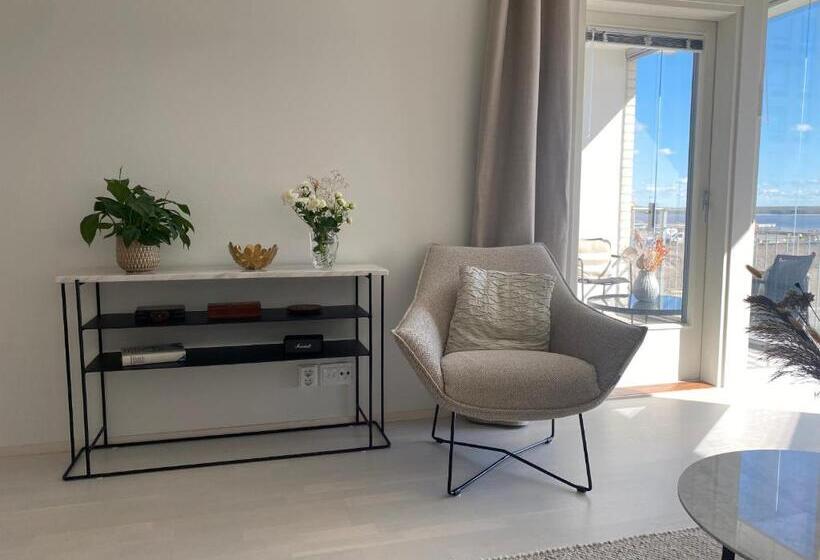 Luxury 1 Bedroom Apartment With Sauna And Sea View