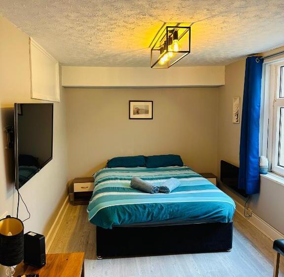 Central Brighton   1 Bedroom Apartment, Sleeps 4