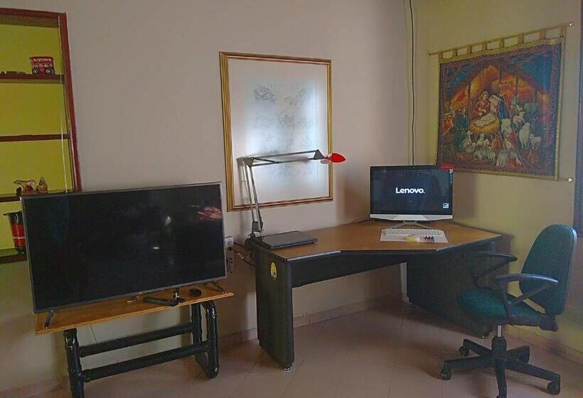 Pensión Casa Luna  Estratégica Ubicación