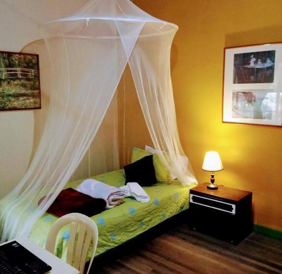 Pensión Casa Luna  Estratégica Ubicación