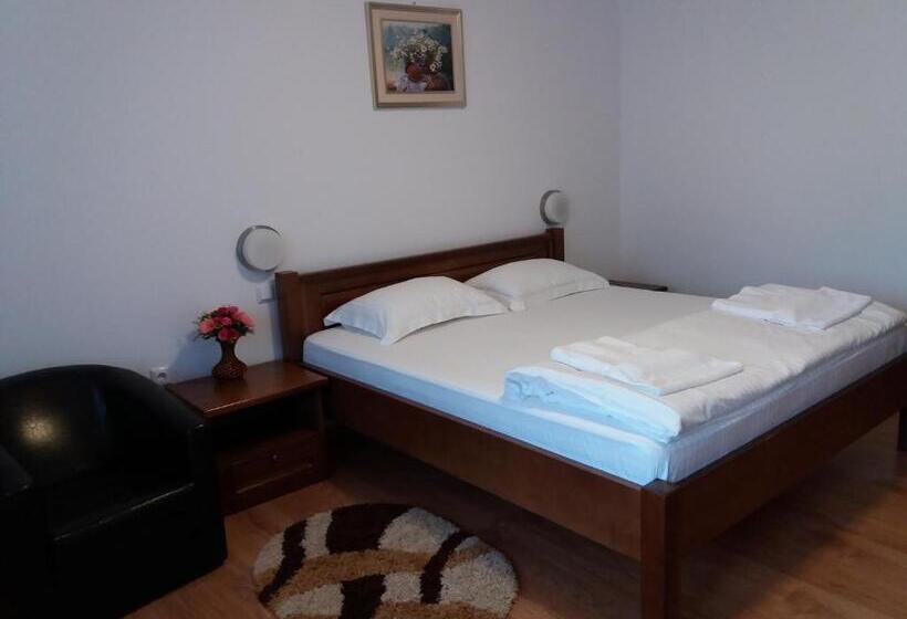 بنسيون Green Eden Lepsa