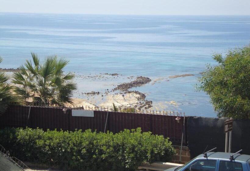 פנסיון La Scogliera Turca