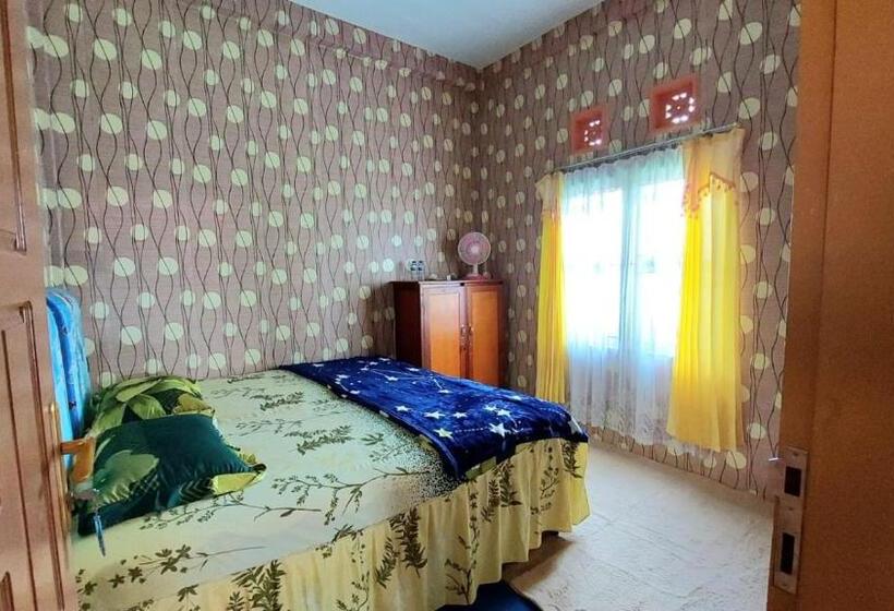 ペンション Penginapan Syariah Dhifa Indonesian Only