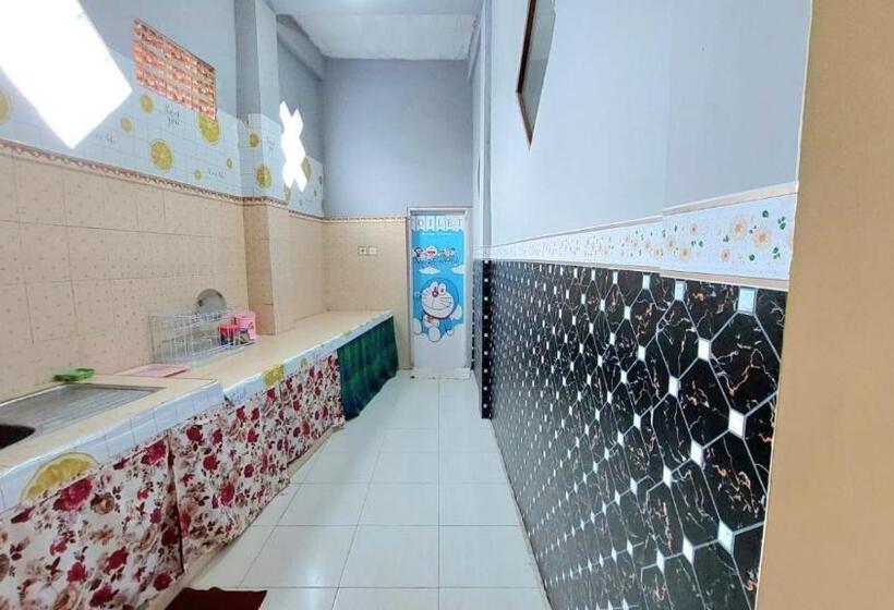 ペンション Penginapan Syariah Dhifa Indonesian Only