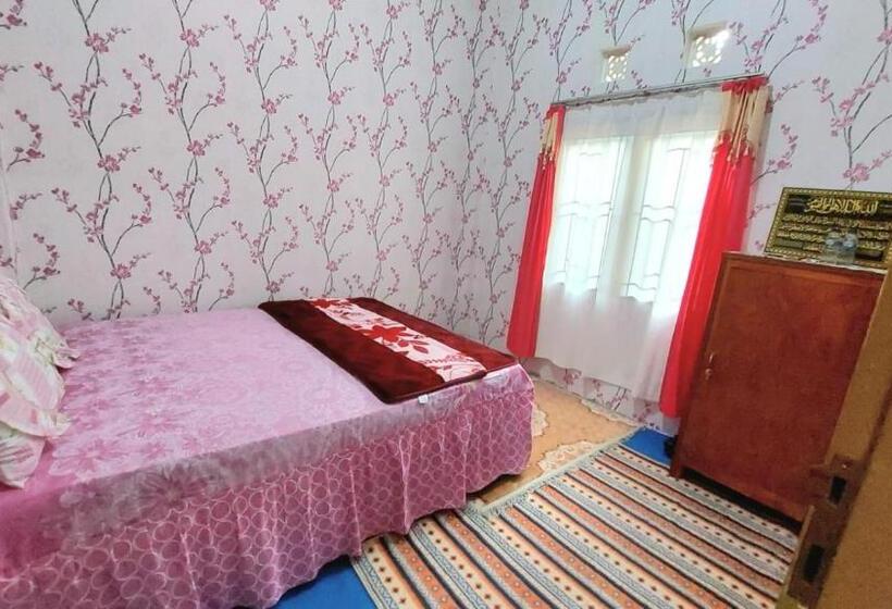 ペンション Penginapan Syariah Dhifa Indonesian Only