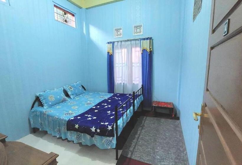 ペンション Penginapan Syariah Dhifa Indonesian Only