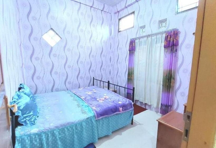 ペンション Penginapan Syariah Dhifa Indonesian Only