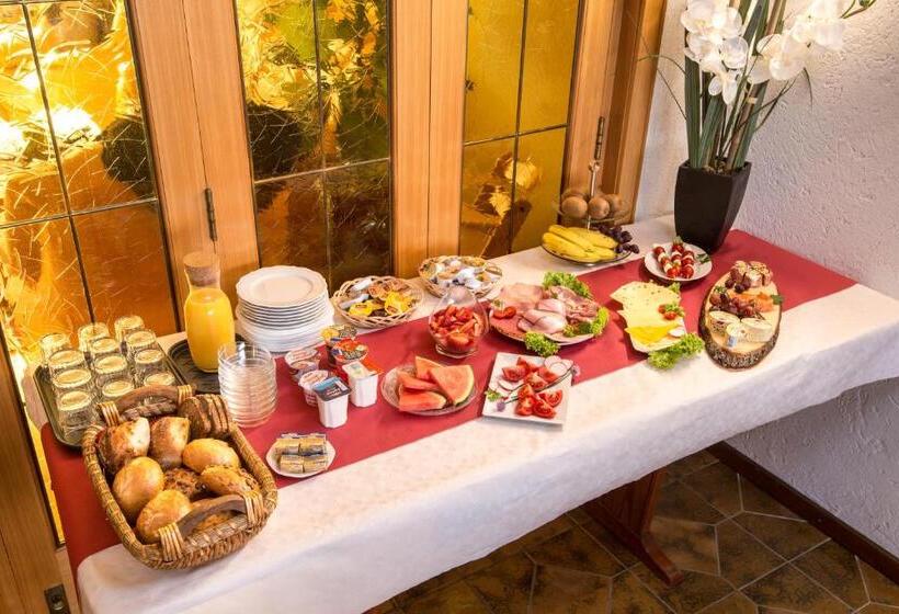 بنسيون Wein & Gästehaus Ballmann