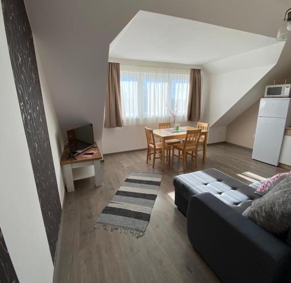 Platán Apartmanház