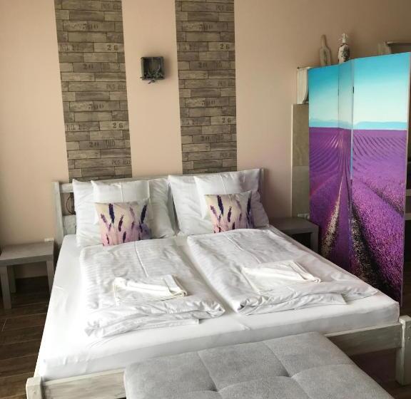 Platán Apartmanház