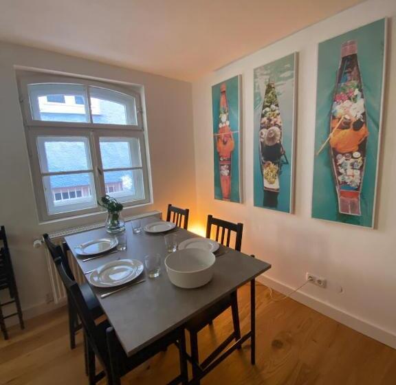 Schloss & Altstadt   Modern & Stylish Für 6 Küche