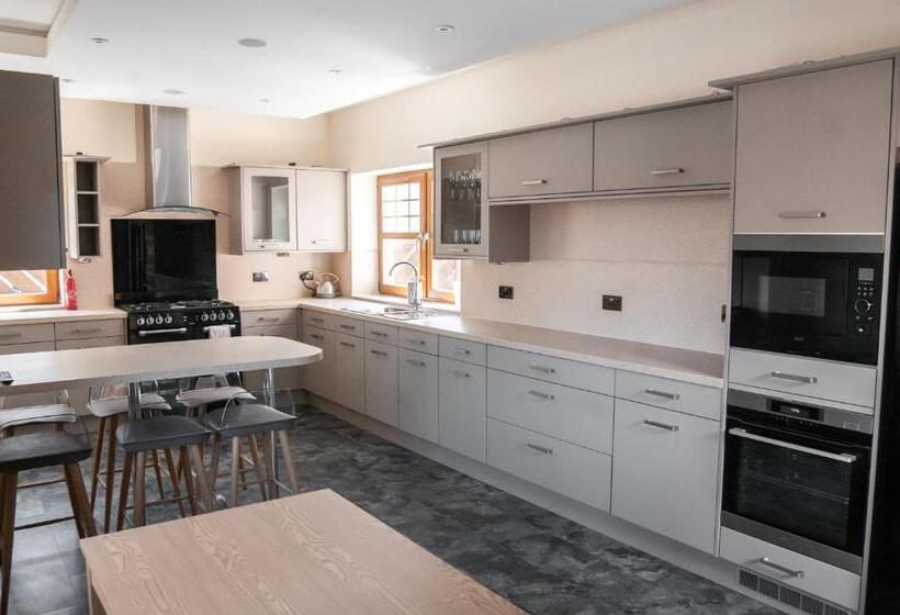 St Martin S House With Hot Tub