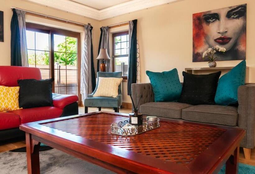 St Martin S House With Hot Tub