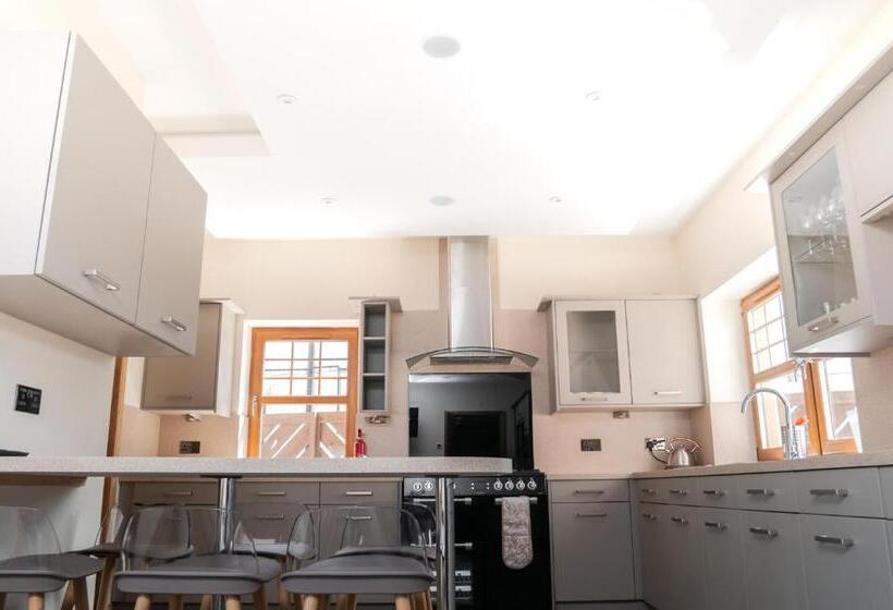 St Martin S House With Hot Tub