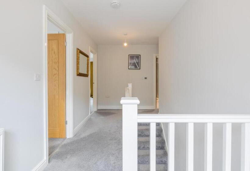 The Orchard   Spacious 5 Bed