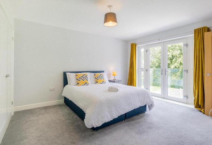 The Orchard   Spacious 5 Bed