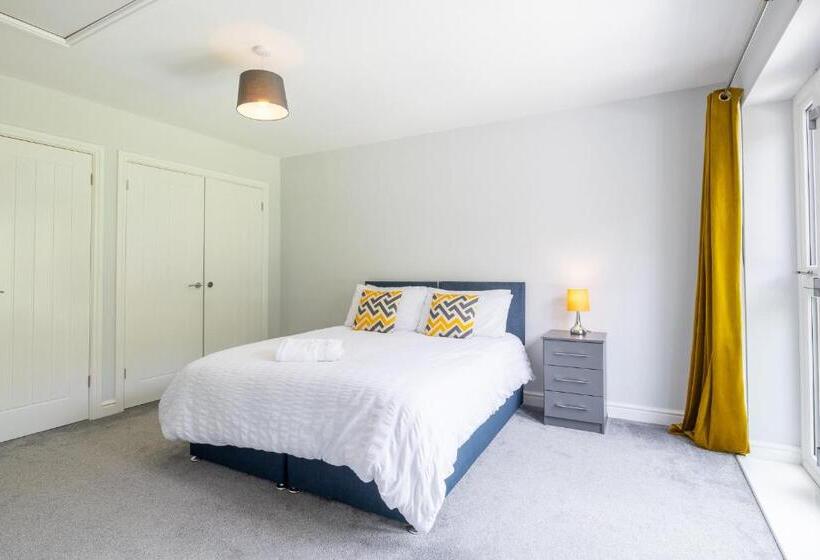 The Orchard   Spacious 5 Bed